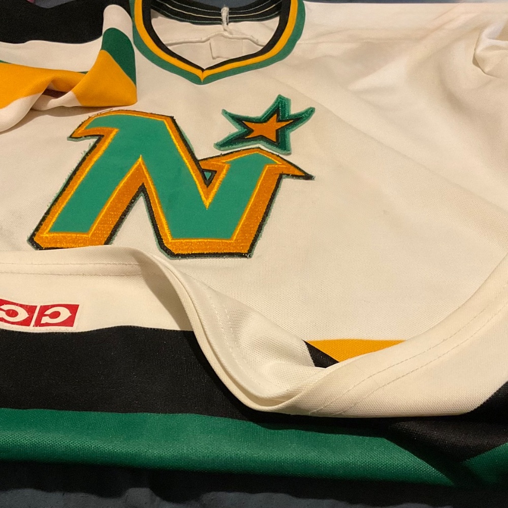 CCM BRAND MINESSOTA NORTH STARS HOCKEY JERSEY 1990 VINTAGE SIZE 48in chest - Picture 11 of 12
